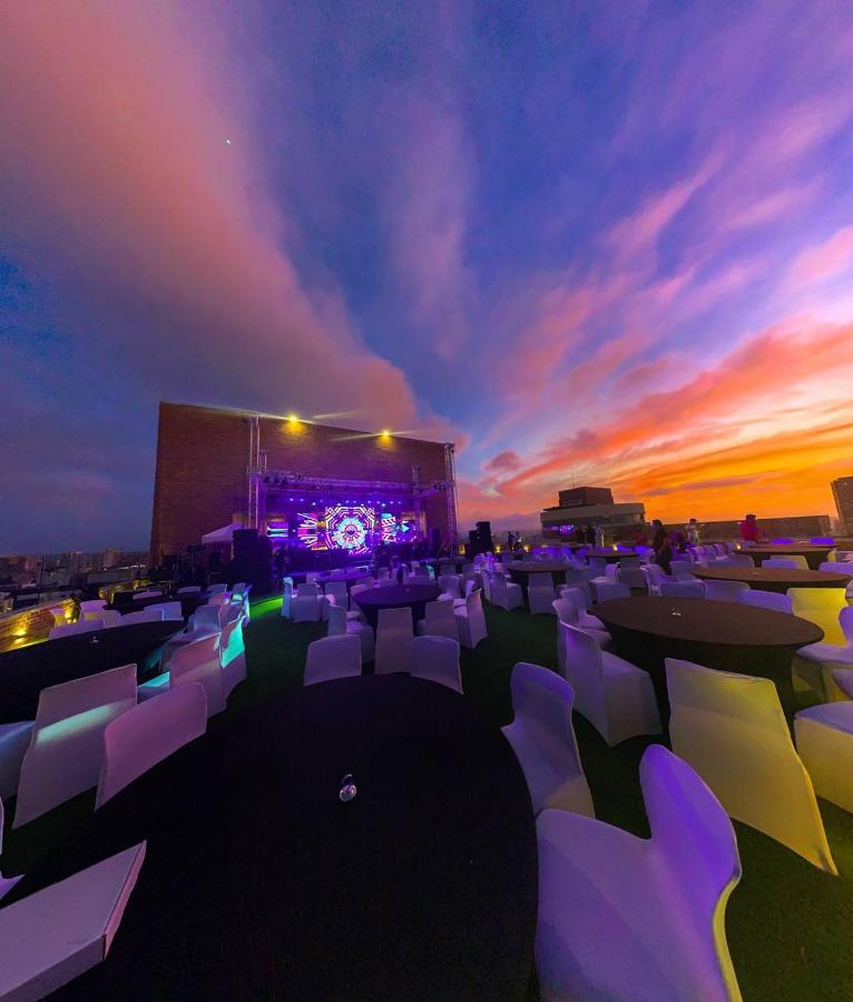 Hotel Dann Carlton Barranquilla Y Centro De Convenciones Dış mekan fotoğraf The View Rooftop