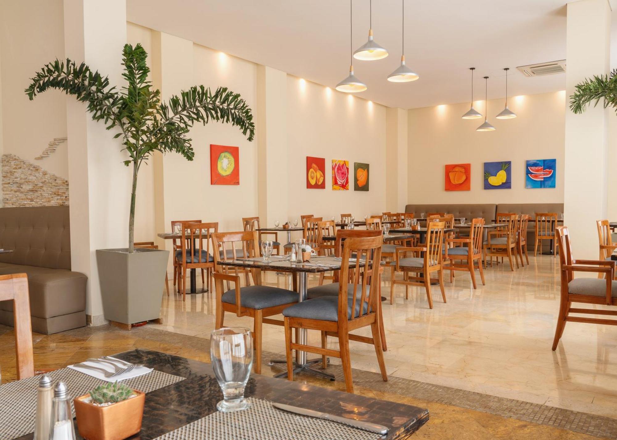 Hotel Dann Carlton Barranquilla Y Centro De Convenciones Dış mekan fotoğraf The restaurant